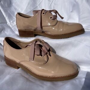 Aldo. Woman’s nude rose patented leather lace up oxford loafer.
